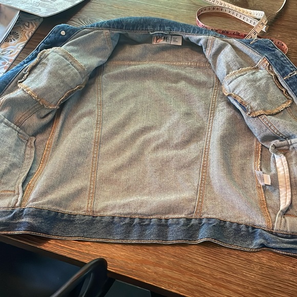 Worn once Jean jacket child - Picture 9 of 9